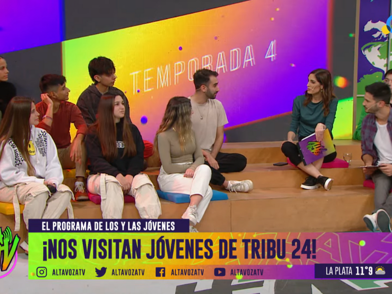 Jovenes en programa de televisión