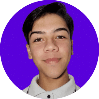 Joven mirando a cámara